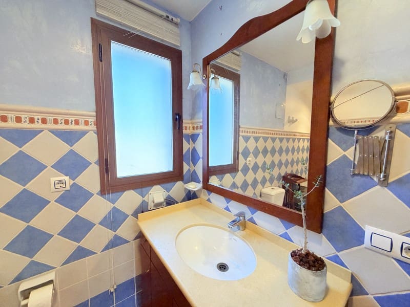 4 quarto Moradia para venda em Canals com piscina garagem - 360 000 € (Ref: 10161241)