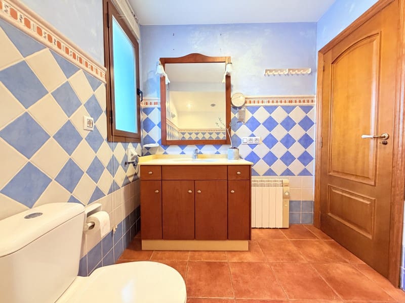 4 quarto Moradia para venda em Canals com piscina garagem - 360 000 € (Ref: 10161241)