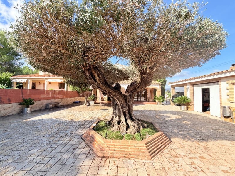 4 quarto Moradia para venda em Canals com piscina garagem - 360 000 € (Ref: 10161241)