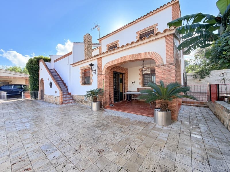 4 quarto Moradia para venda em Canals com piscina garagem - 360 000 € (Ref: 10161241)