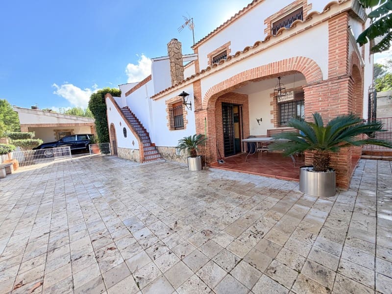 4 quarto Moradia para venda em Canals com piscina garagem - 360 000 € (Ref: 10161241)