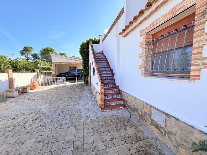 4 quarto Moradia para venda em Canals com piscina garagem - 360 000 € (Ref: 10161241)