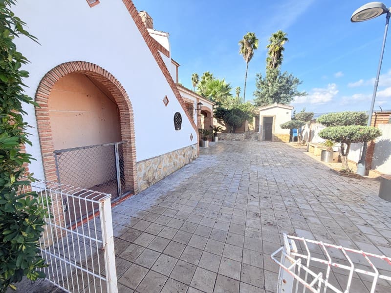 4 quarto Moradia para venda em Canals com piscina garagem - 360 000 € (Ref: 10161241)