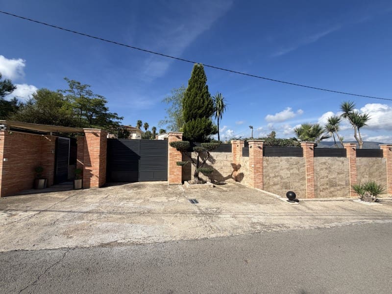 4 quarto Moradia para venda em Canals com piscina garagem - 360 000 € (Ref: 10161241)