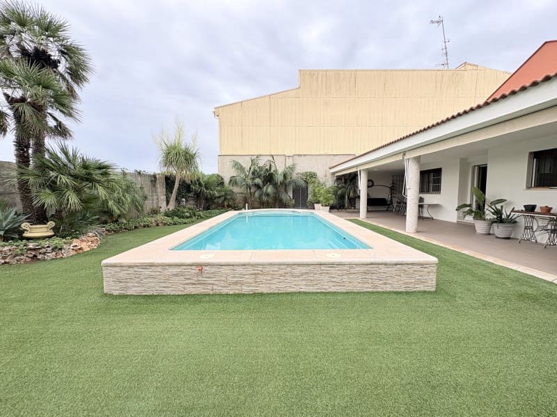 5 bedroom Villa for sale in Alberic with pool garage - € 349,900 (Ref: 10166339)