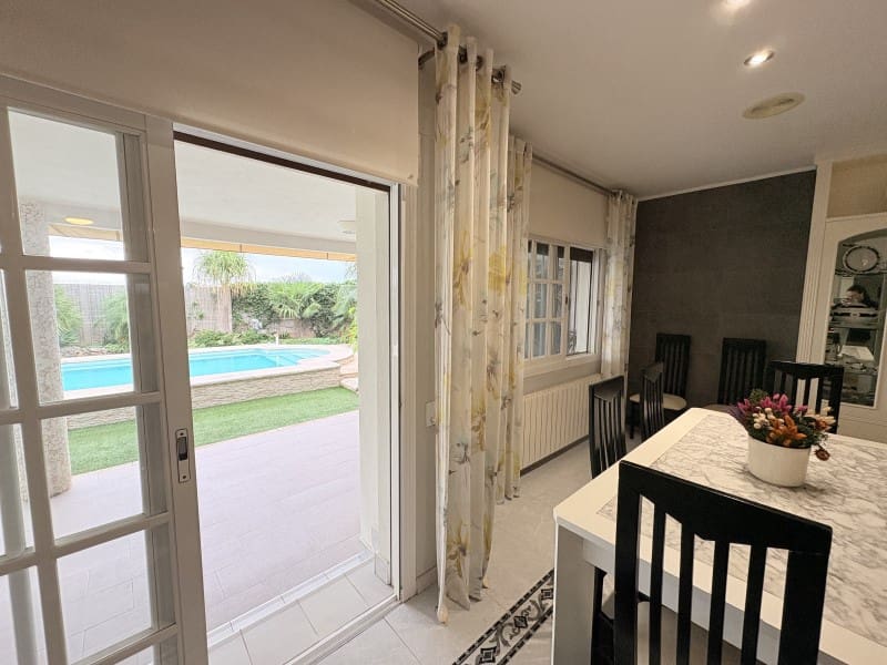 5 bedroom Villa for sale in Alberic with pool garage - € 349,900 (Ref: 10166339)