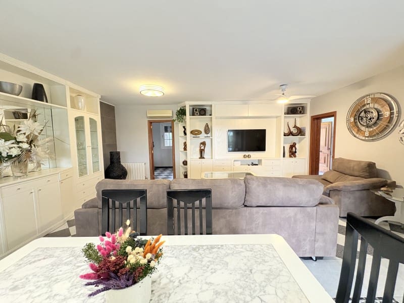 5 bedroom Villa for sale in Alberic with pool garage - € 349,900 (Ref: 10166339)