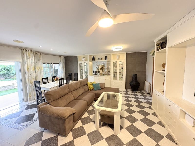 5 bedroom Villa for sale in Alberic with pool garage - € 349,900 (Ref: 10166339)