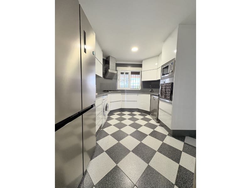 5 bedroom Villa for sale in Alberic with pool garage - € 349,900 (Ref: 10166339)