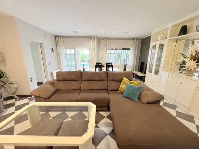 5 slaapkamer Villa te koop in Alberic met zwembad garage - € 349.900 (Ref: 10166339)