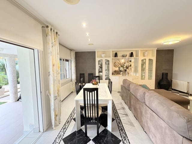 5 slaapkamer Villa te koop in Alberic met zwembad garage - € 349.900 (Ref: 10166339)