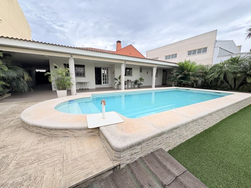 5 bedroom Villa for sale in Alberic with pool garage - € 349,900 (Ref: 10166339)