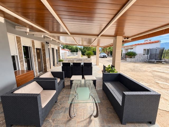 Chalet de 2 habitaciones en Canals en venta con piscina garaje - 160.000 € (Ref: 10174540)