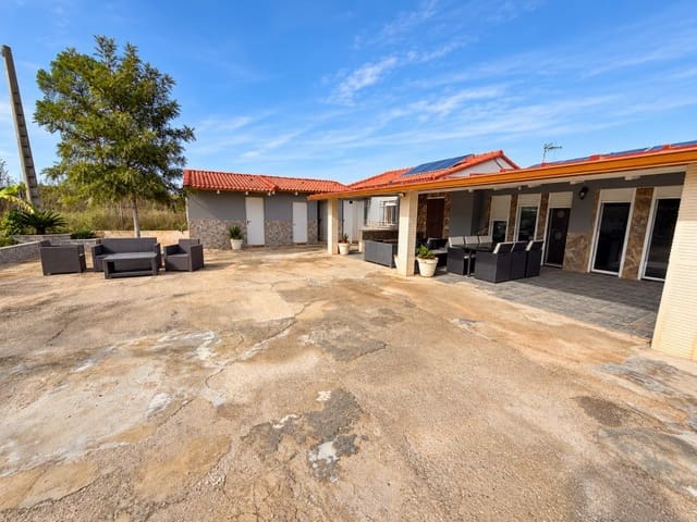 Chalet de 2 habitaciones en Canals en venta con piscina garaje - 160.000 € (Ref: 10174540)