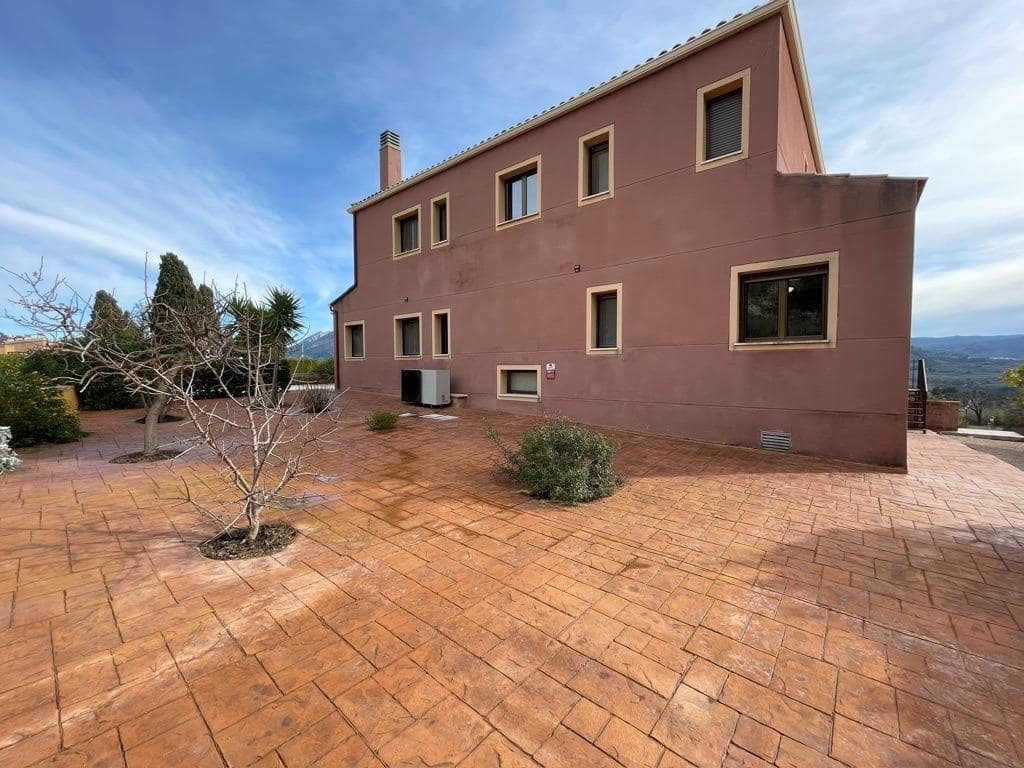 5 soveværelse Villa til salg i Balones med swimmingpool - € 495.000 (Ref: 8767151)