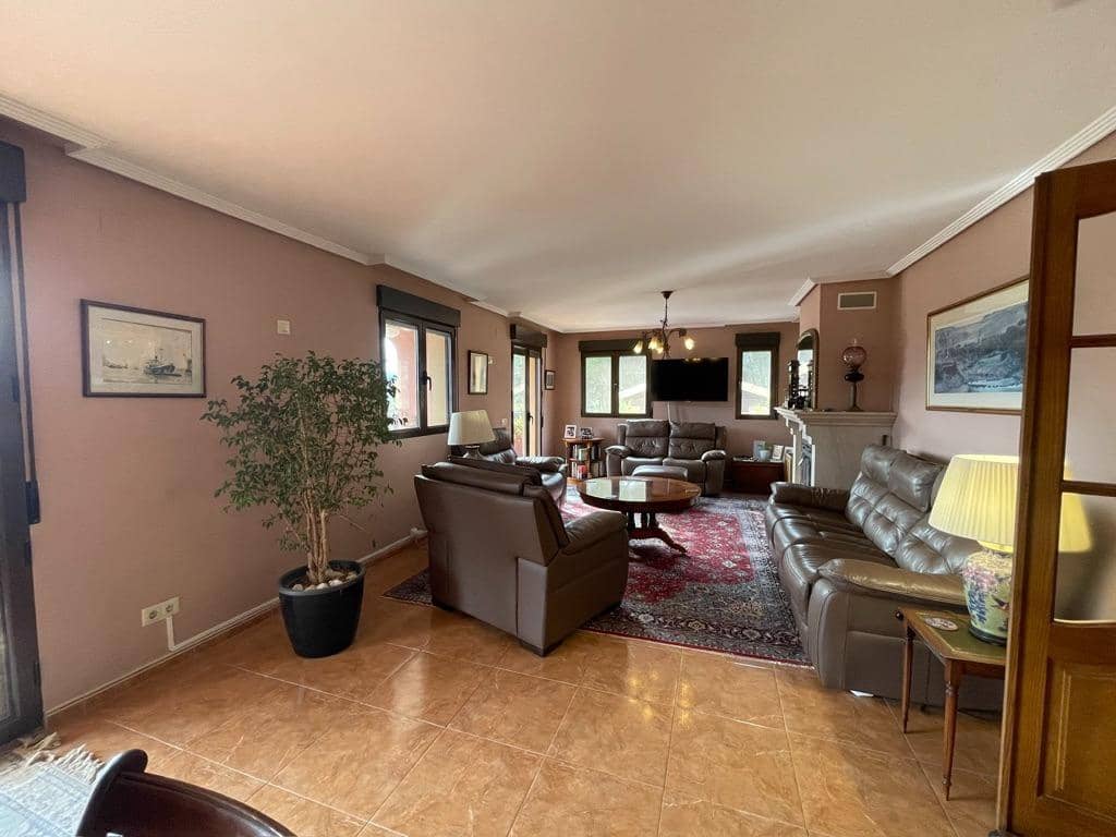 5 soveværelse Villa til salg i Balones med swimmingpool - € 495.000 (Ref: 8767151)