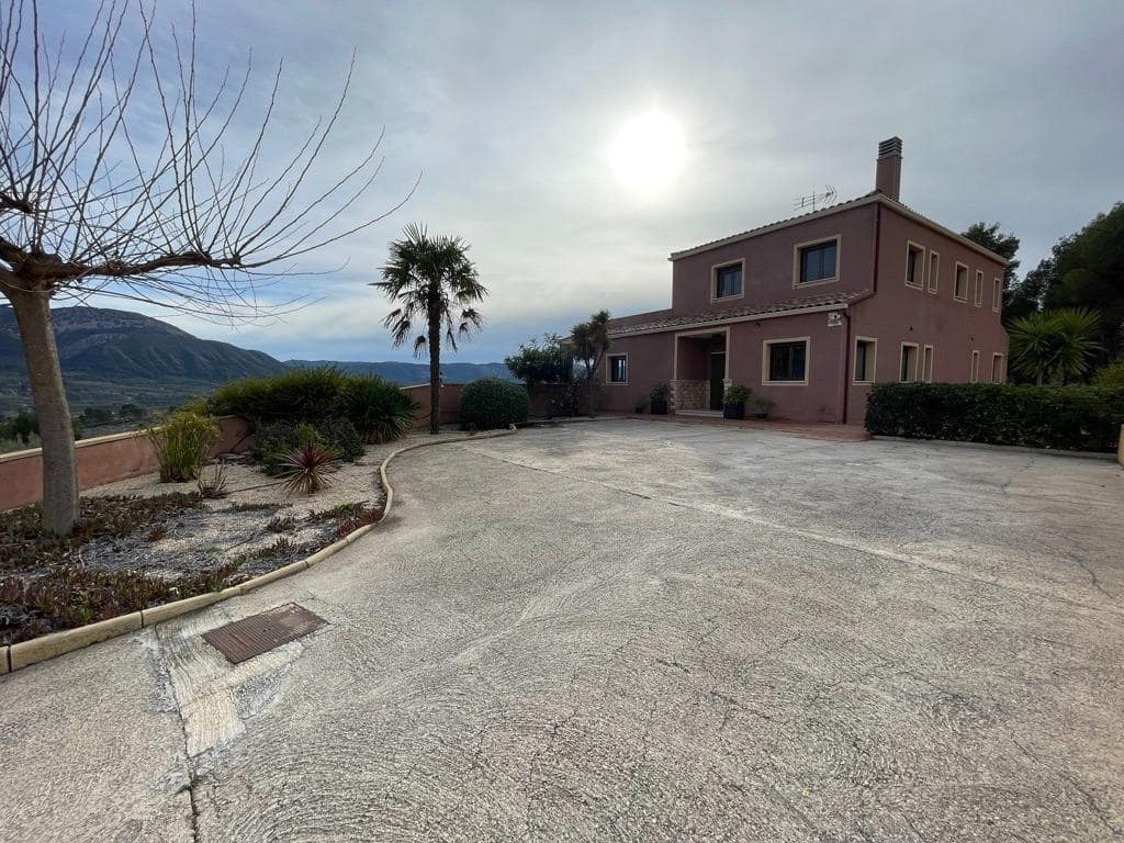 5 soveværelse Villa til salg i Balones med swimmingpool - € 495.000 (Ref: 8767151)