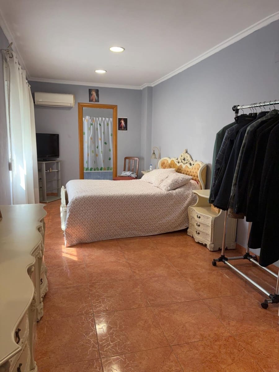 5 bedroom Townhouse for sale in Xativa - € 230,000 (Ref: 9001628)