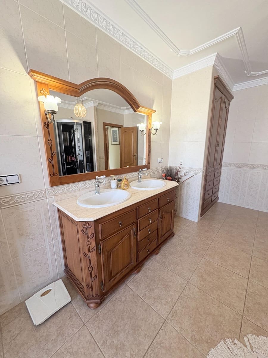 6 soveværelse Villa til salg i Canals med swimmingpool garage - € 430.000 (Ref: 9407967)