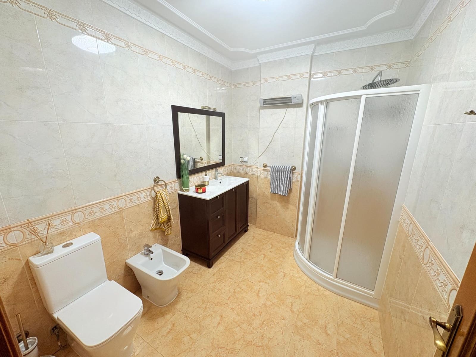 6 soveværelse Villa til salg i Canals med swimmingpool garage - € 430.000 (Ref: 9407967)