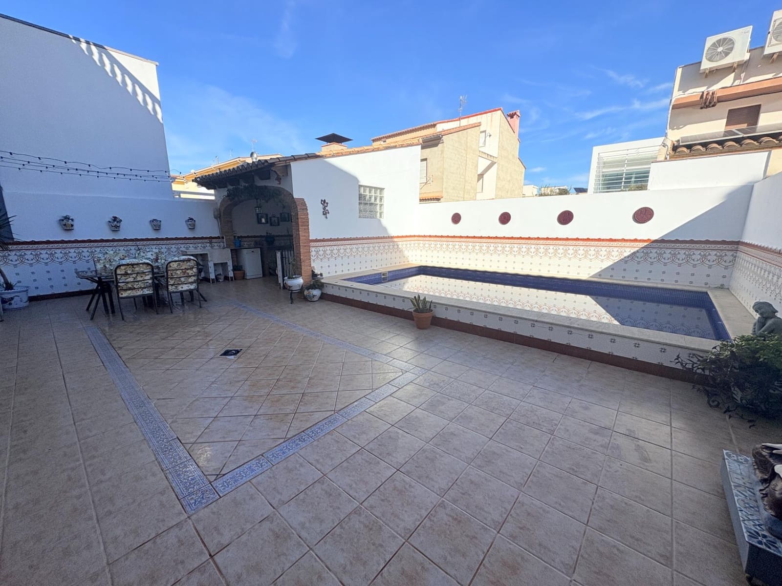 6 soveværelse Villa til salg i Canals med swimmingpool garage - € 430.000 (Ref: 9407967)