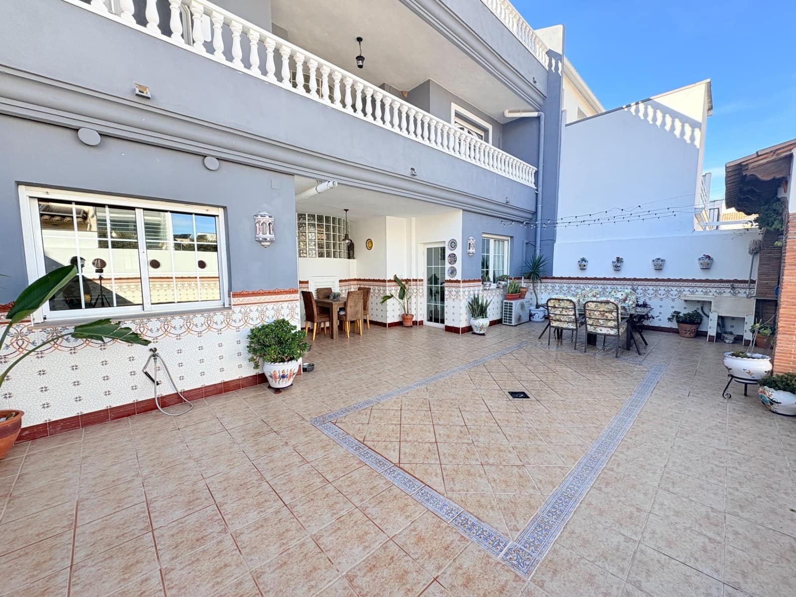 6 soveværelse Villa til salg i Canals med swimmingpool garage - € 430.000 (Ref: 9407967)