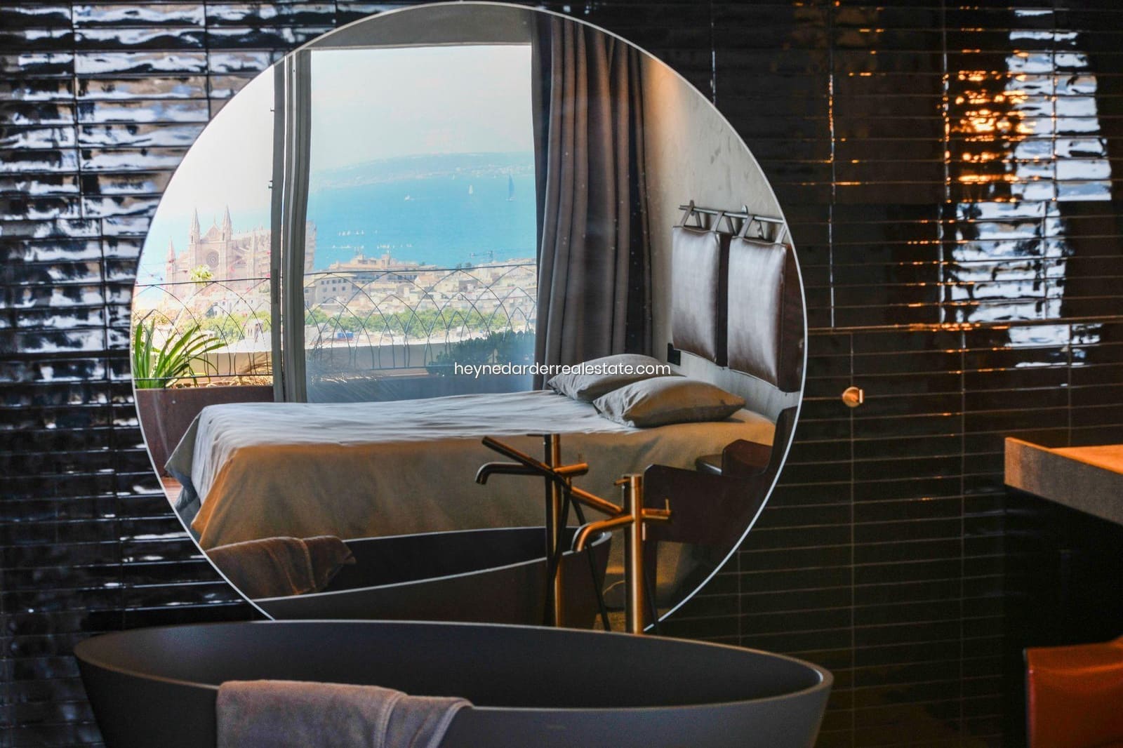 2 bedroom Apartment for sale in Palma de Mallorca - € 1,500,000 (Ref: 9420211)