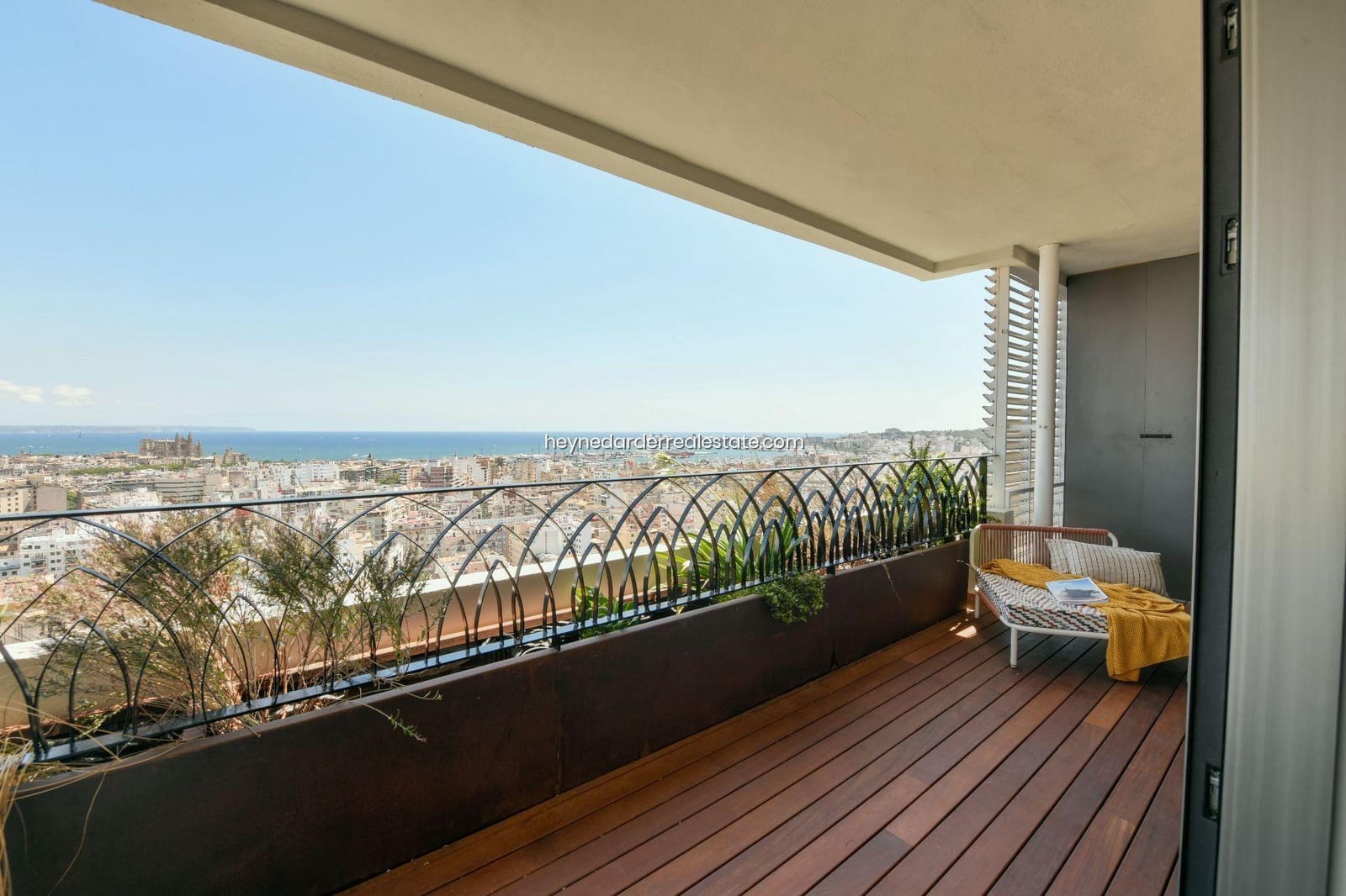 2 bedroom Apartment for sale in Palma de Mallorca - € 1,500,000 (Ref: 9420211)