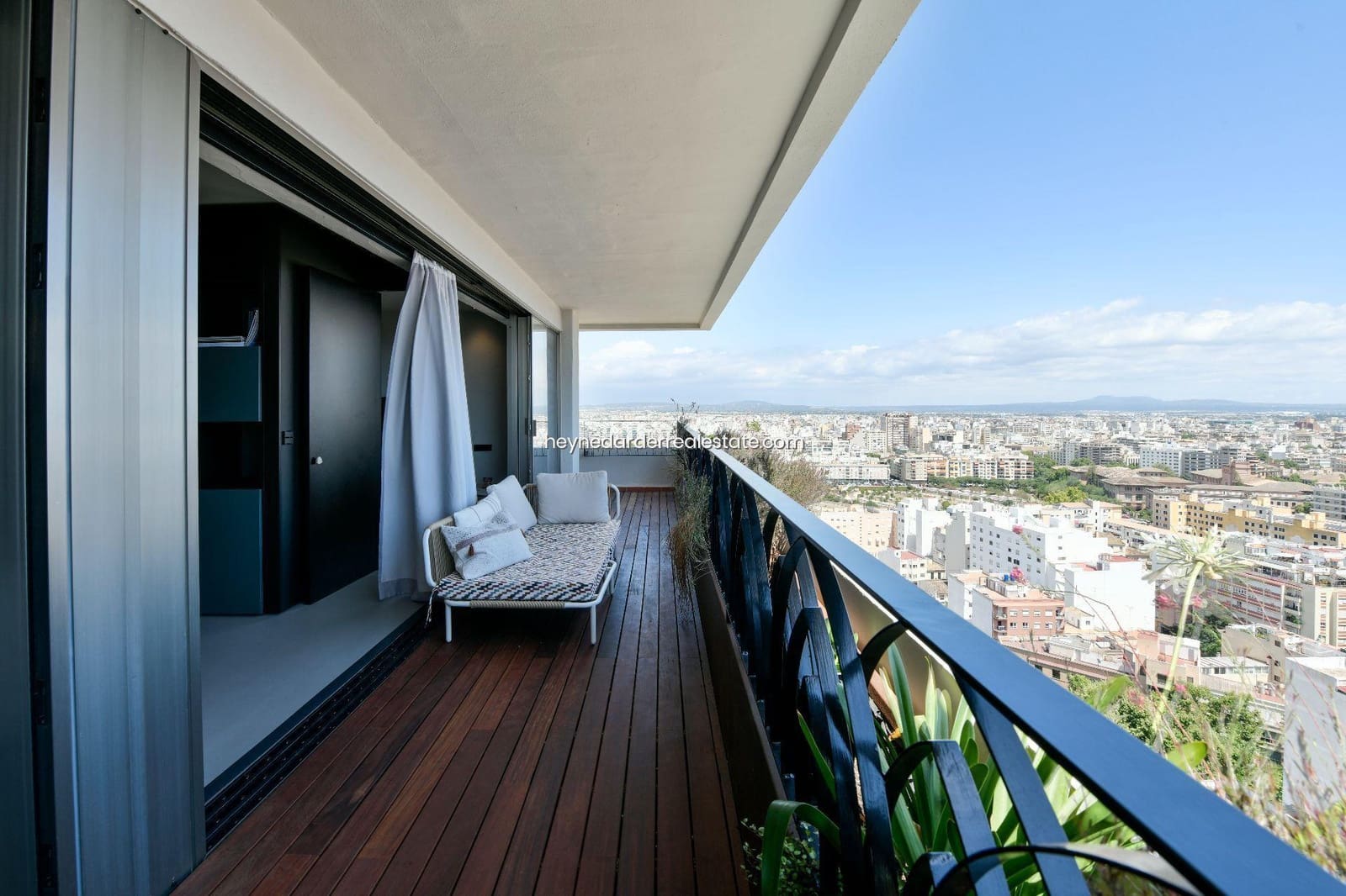 2 bedroom Apartment for sale in Palma de Mallorca - € 1,500,000 (Ref: 9420211)