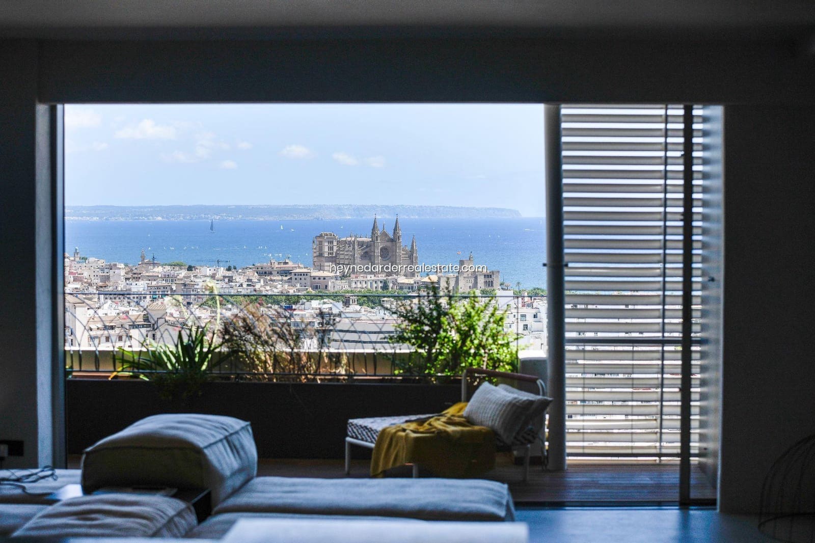 2 bedroom Apartment for sale in Palma de Mallorca - € 1,500,000 (Ref: 9420211)