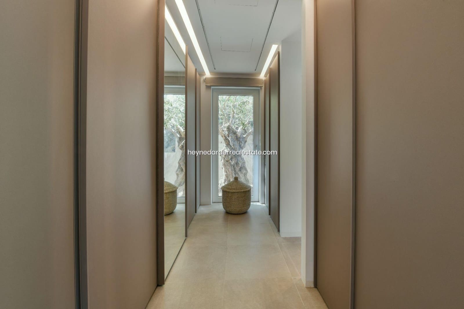 5 bedroom Villa for sale in Puerto de Andratx with pool garage - € 6,500,000 (Ref: 9420216)