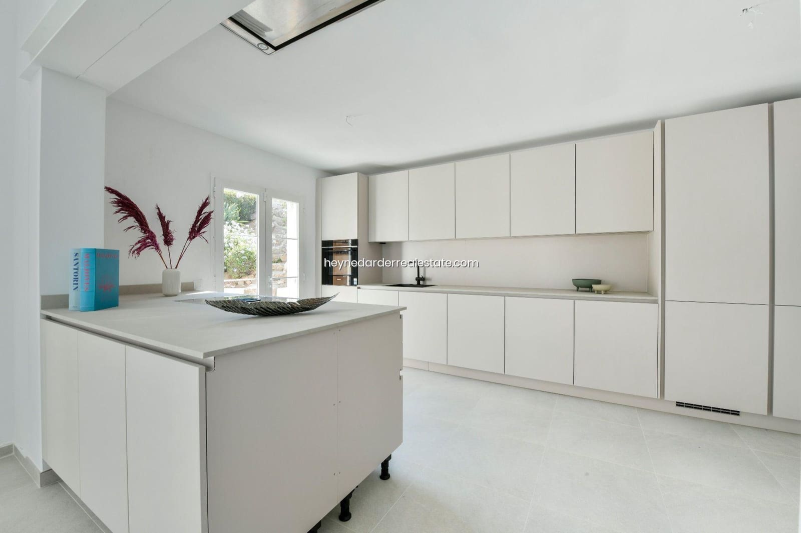 5 bedroom Villa for sale in Santa Ponsa with pool garage - € 2,750,000 (Ref: 9420219)