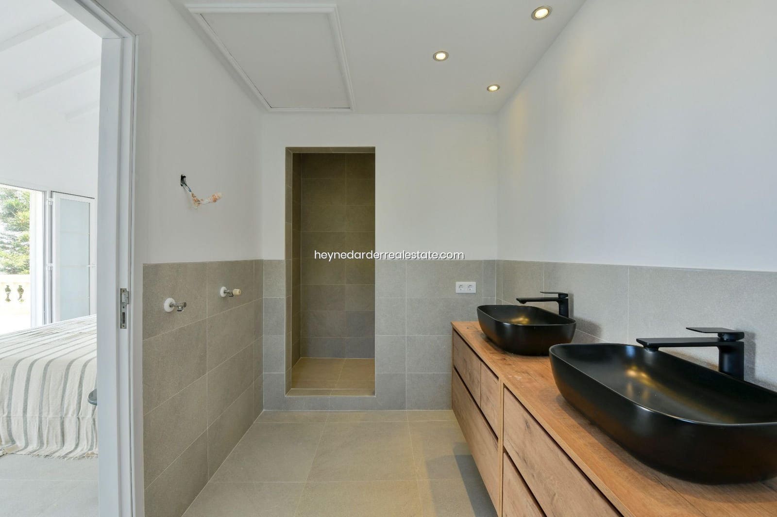 5 bedroom Villa for sale in Santa Ponsa with pool garage - € 2,750,000 (Ref: 9420219)