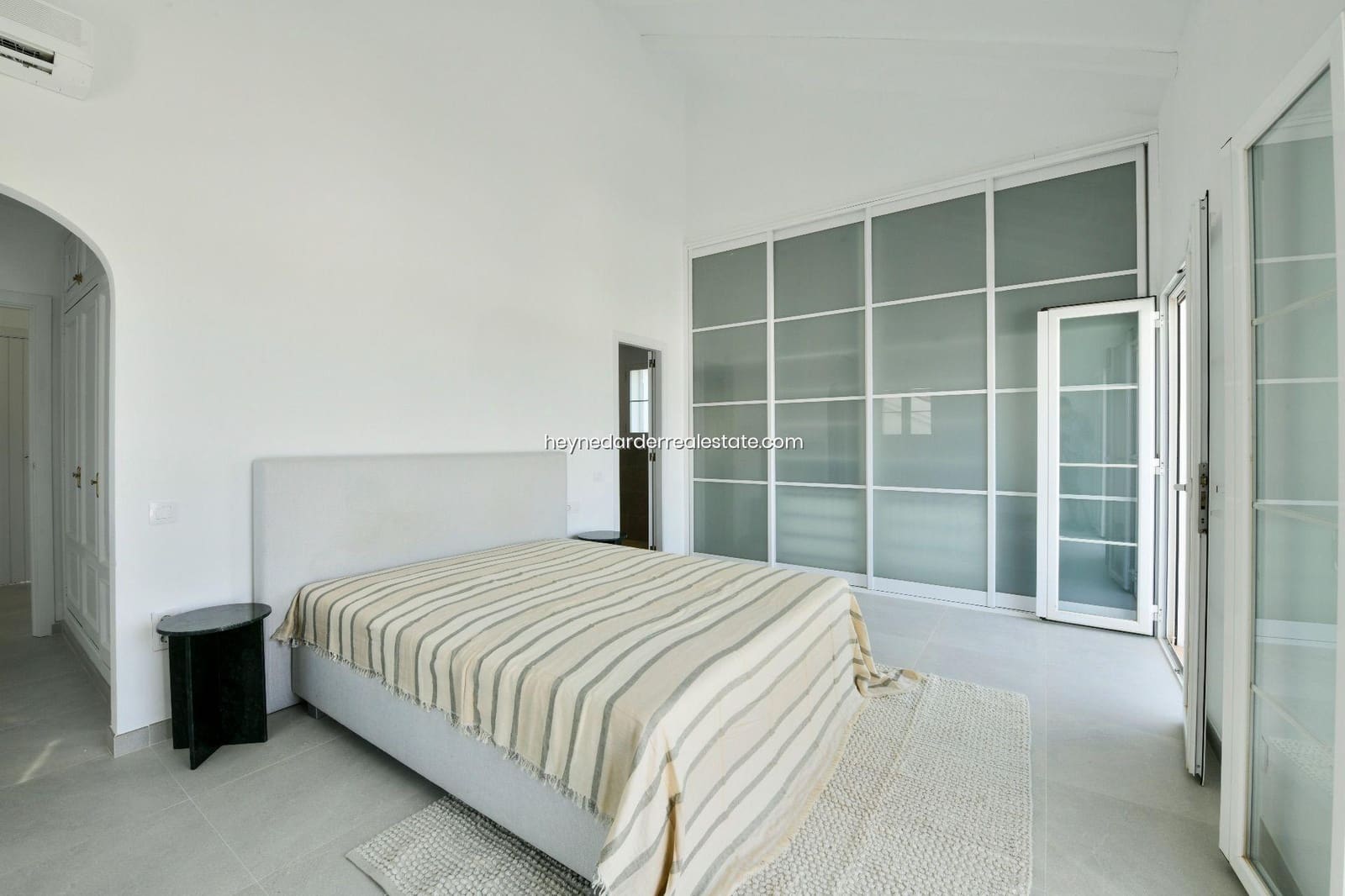 5 bedroom Villa for sale in Santa Ponsa with pool garage - € 2,750,000 (Ref: 9420219)