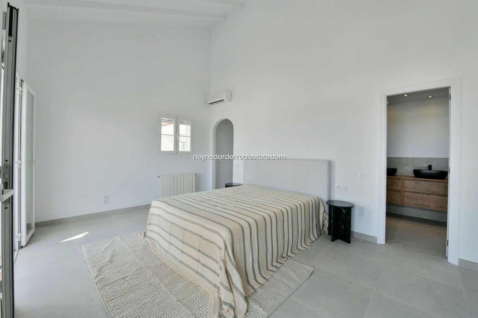 5 bedroom Villa for sale in Santa Ponsa with pool garage - € 2,750,000 (Ref: 9420219)