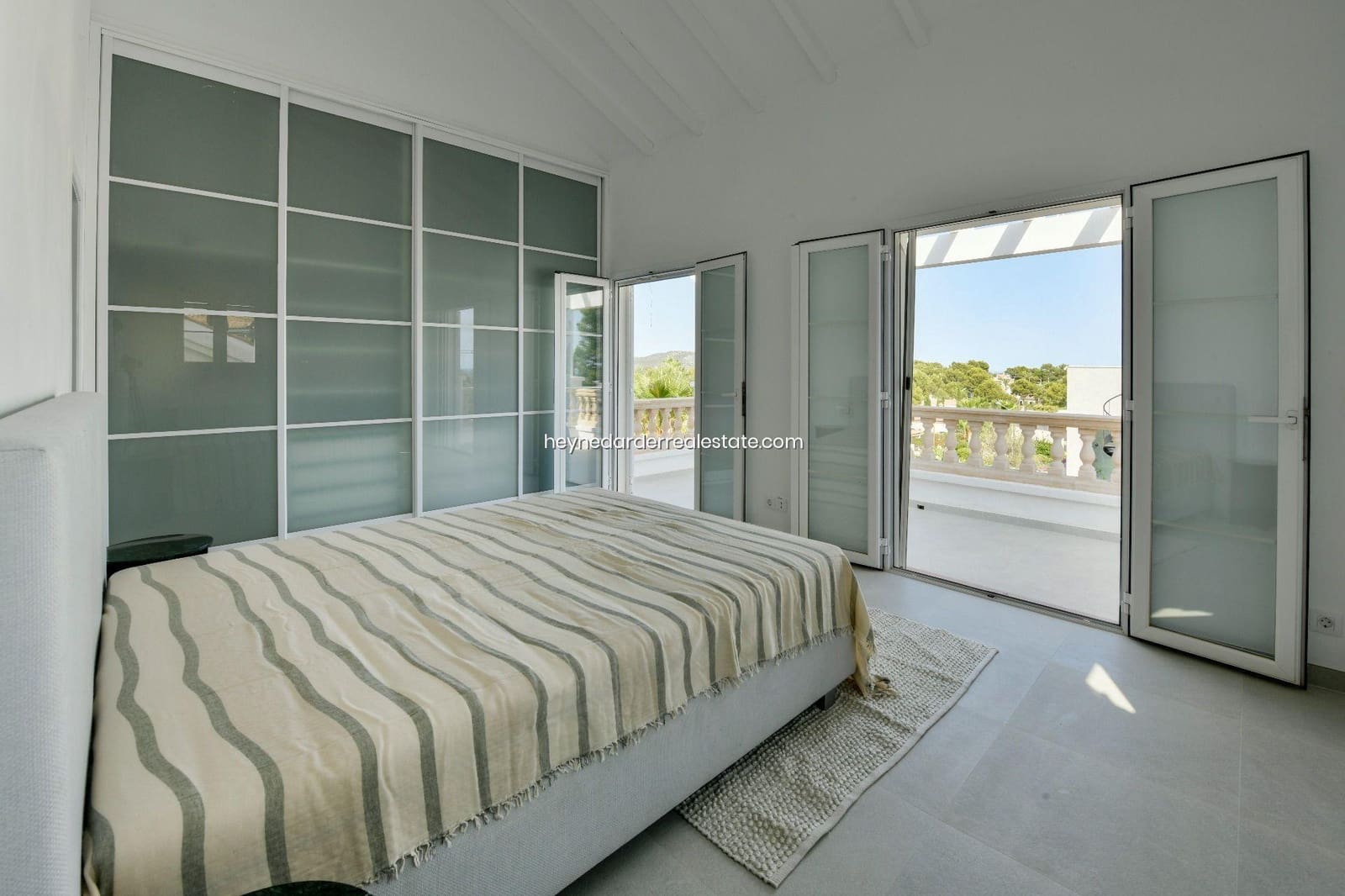 5 bedroom Villa for sale in Santa Ponsa with pool garage - € 2,750,000 (Ref: 9420219)