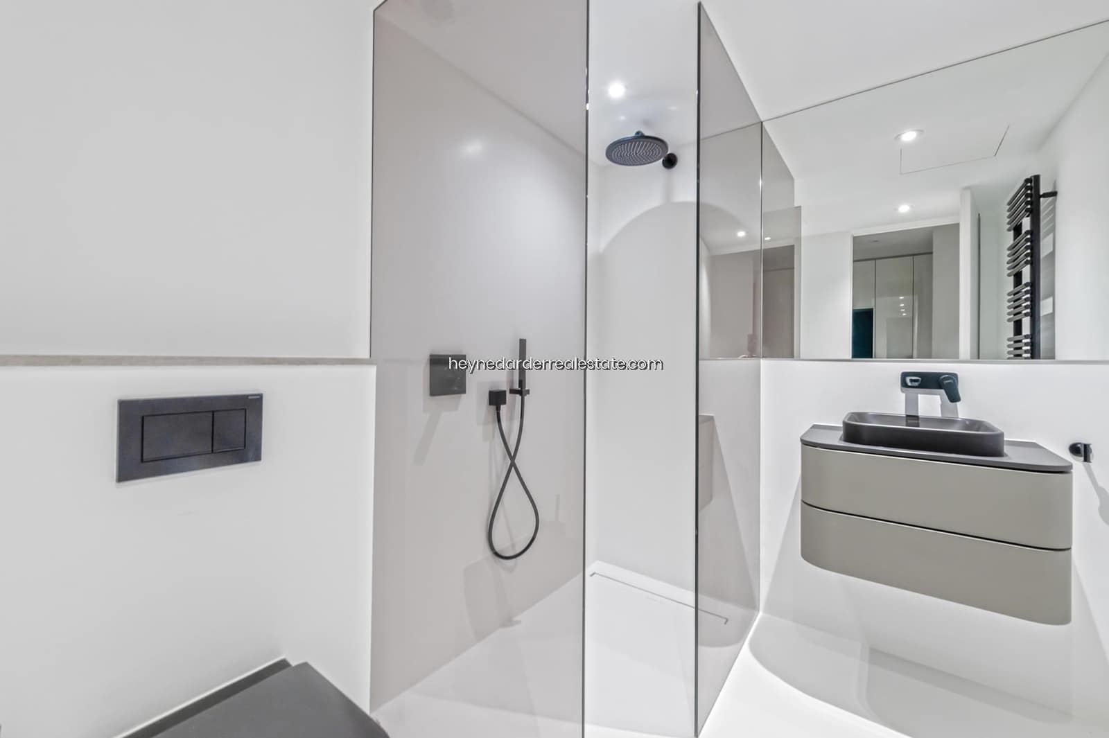 3 bedroom Apartment for sale in Palma de Mallorca with garage - € 1,950,000 (Ref: 9420221)