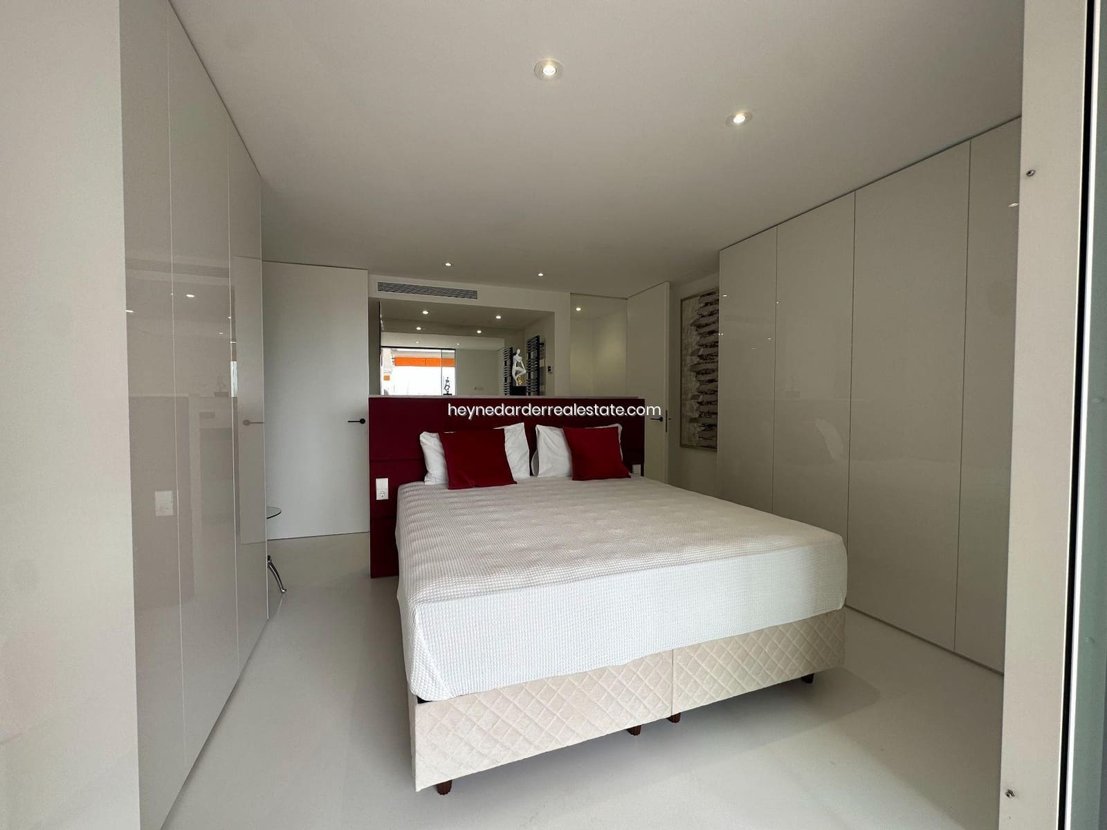 3 bedroom Apartment for sale in Palma de Mallorca with garage - € 1,950,000 (Ref: 9420221)