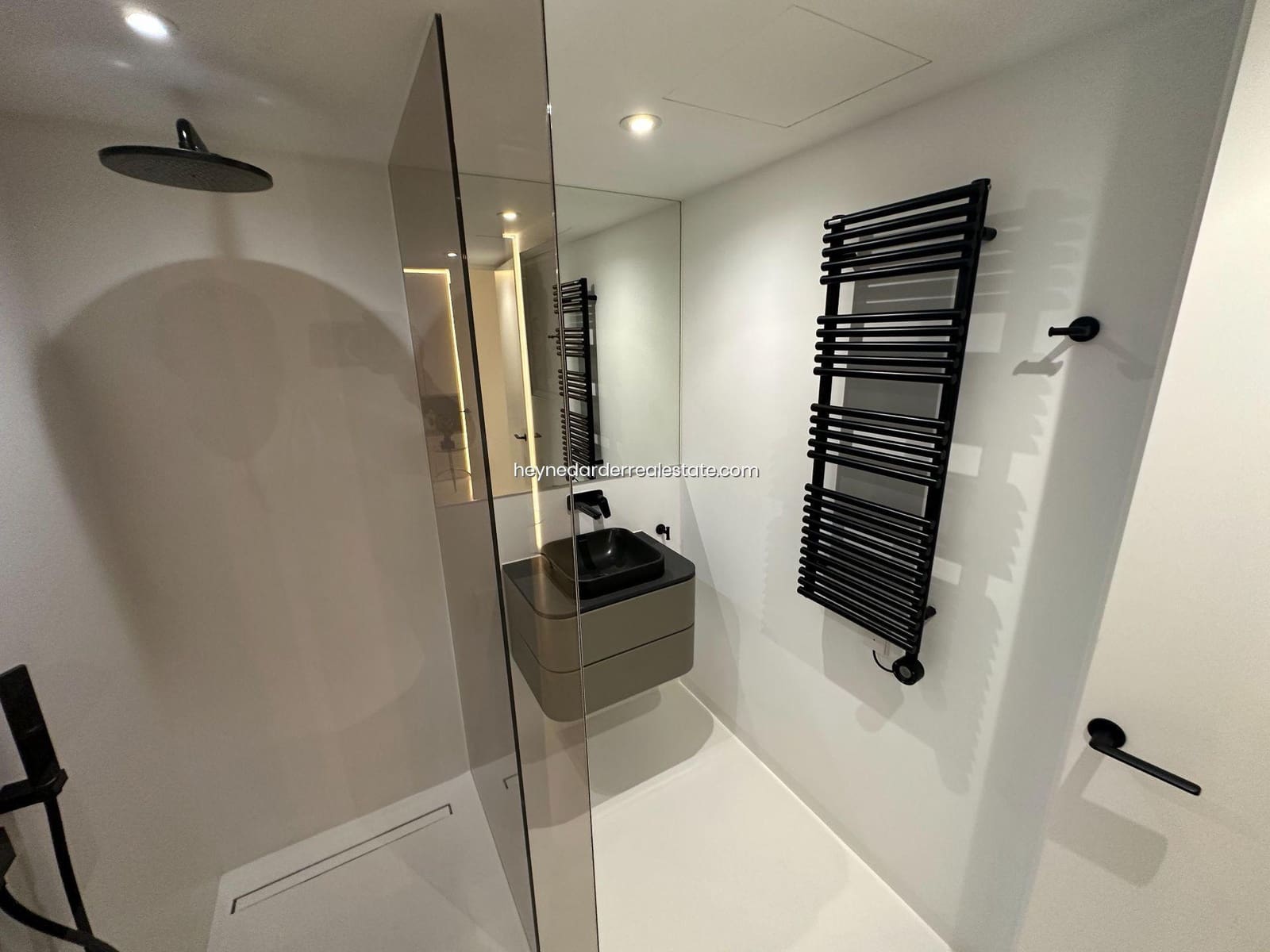 3 bedroom Apartment for sale in Palma de Mallorca with garage - € 1,950,000 (Ref: 9420221)