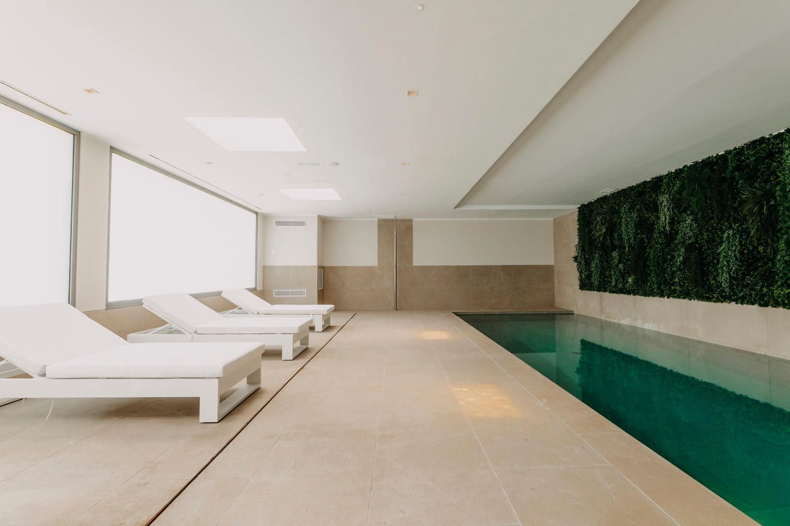 Piso de 2 habitaciones en Palma de Mallorca en venta con piscina garaje - 2.450.000 € (Ref: 9420237)