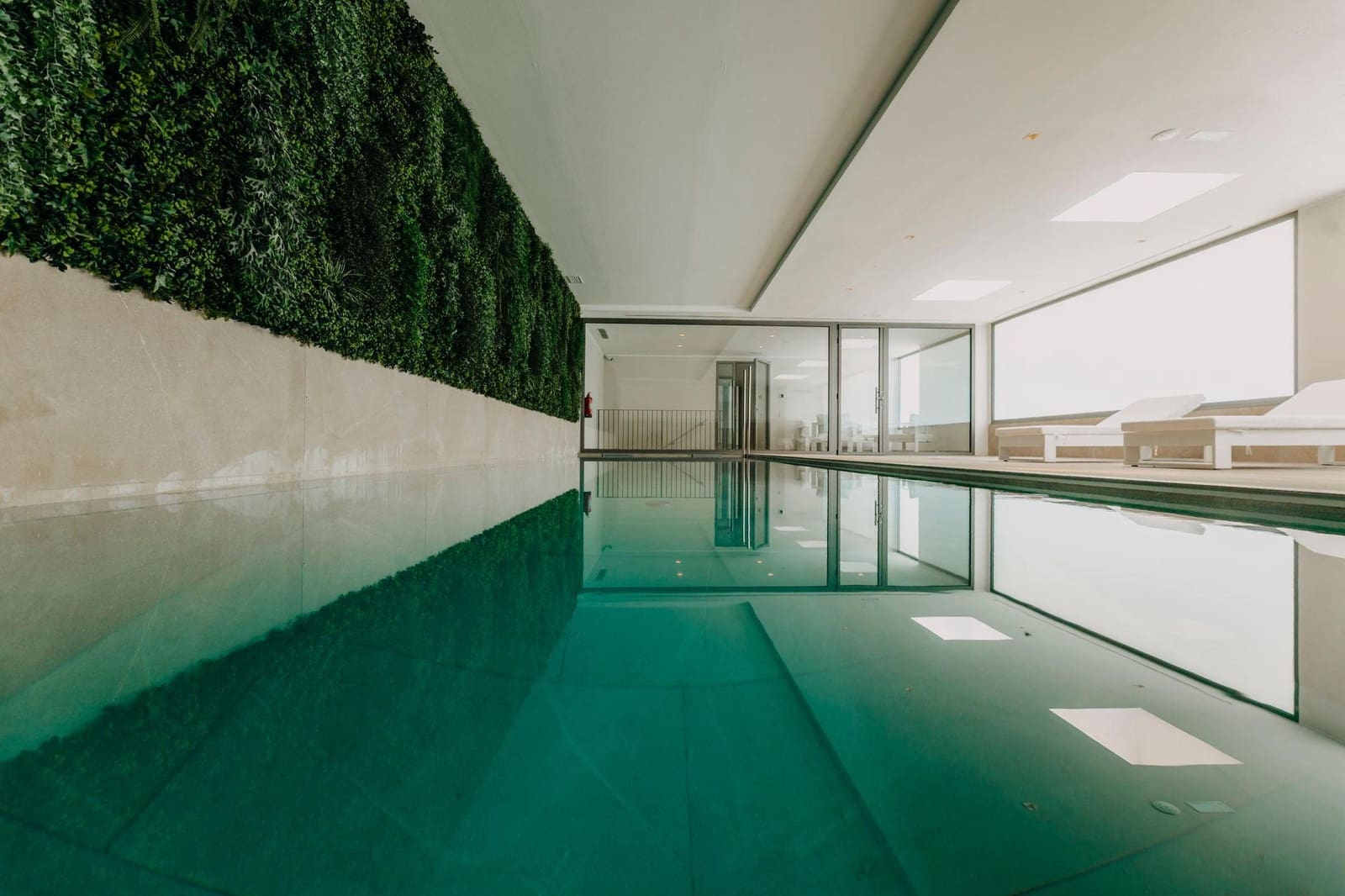 Piso de 2 habitaciones en Palma de Mallorca en venta con piscina garaje - 2.450.000 € (Ref: 9420237)