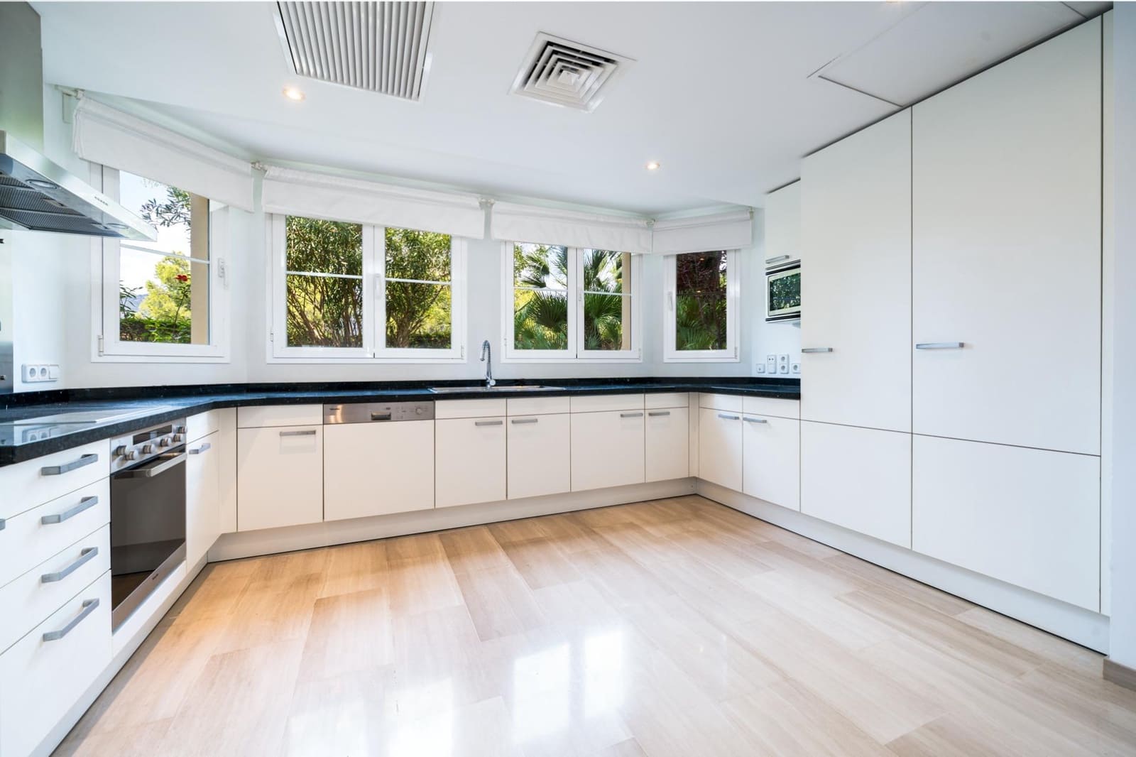 2 bedroom Apartment for sale in Illetas with pool - € 900,000 (Ref: 9420242)