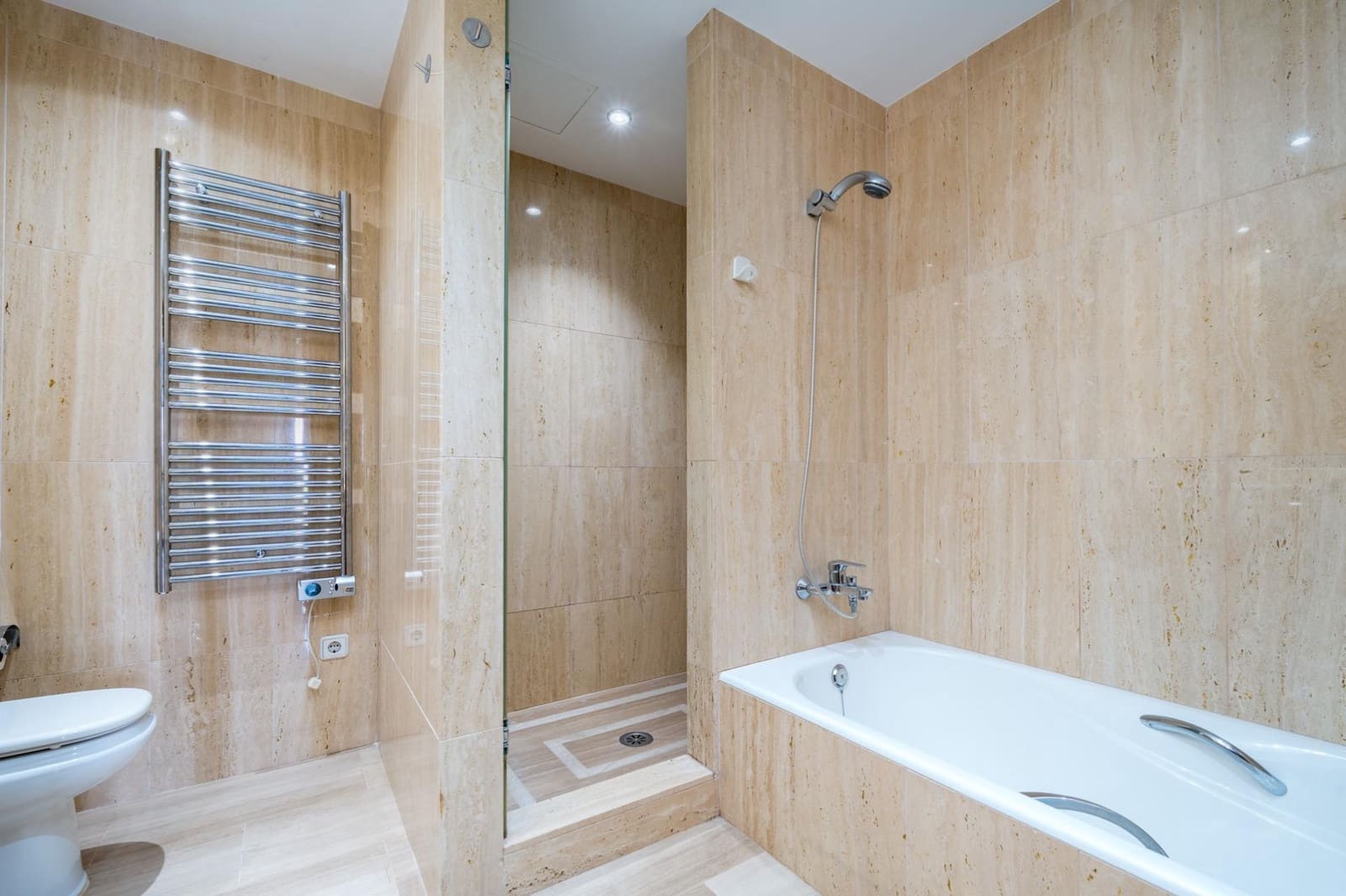 2 bedroom Apartment for sale in Illetas with pool - € 900,000 (Ref: 9420242)