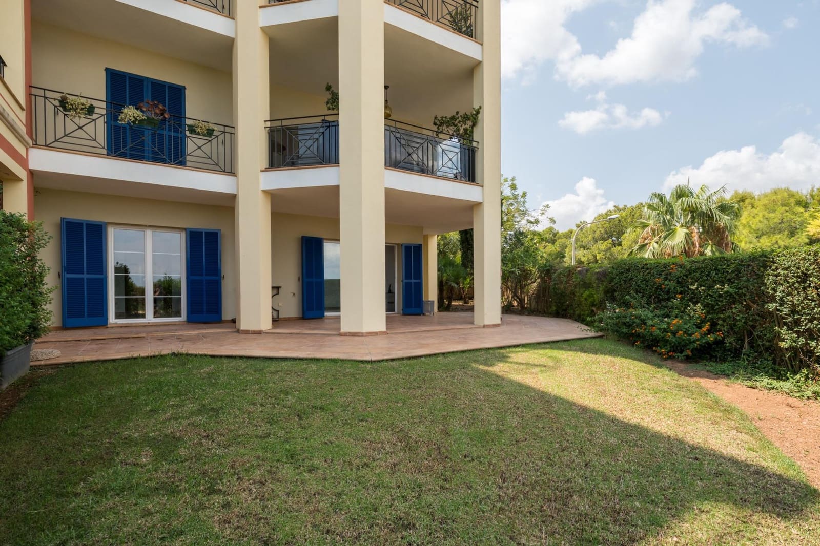 2 bedroom Apartment for sale in Illetas with pool - € 900,000 (Ref: 9420242)