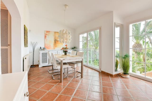 4 soveværelse Villa til salg i Costa de la Calma, Calvià med swimmingpool garage - € 1.980.000 (Ref: 9439026)