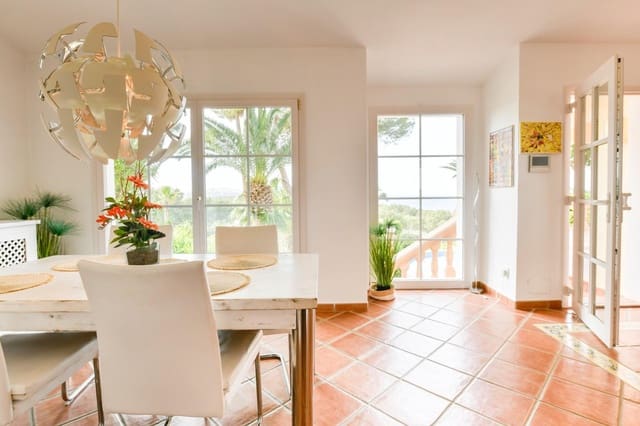 4 makuuhuone Huvila myytävänä paikassa Costa de la Calma, Calvià mukana uima-altaan 
autotalli - 1 980 000 € (Ref: 9439026)