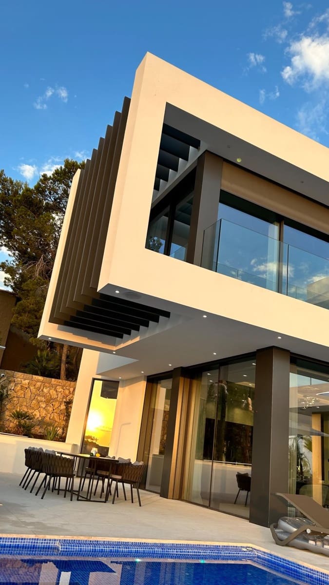 6 soverom Villa til salgs i Puerto de Andratx med svømmebasseng garasje - € 12 800 000 (Ref: 9441910)