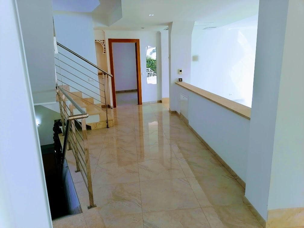 4 soveværelse Villa til leje i Santa Ponsa med swimmingpool garage - € 15.000 (Ref: 9450023)