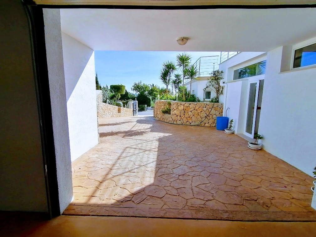 4 soveværelse Villa til leje i Santa Ponsa med swimmingpool garage - € 15.000 (Ref: 9450023)