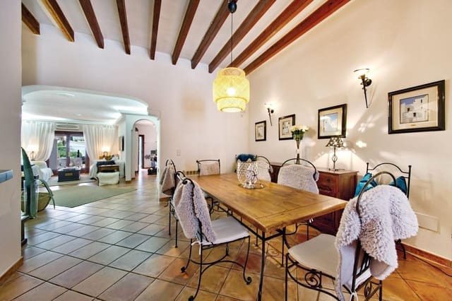 Villa/Maison de 3 chambres à louer à Andratx avec piscine - 9 900 € (Ref: 9548357)